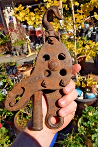 Antiker Gusseisen Doppel Flaschenzug Scheunen Hebeblock mit Seilbremse Pat 1885 - Bild 1 von 6