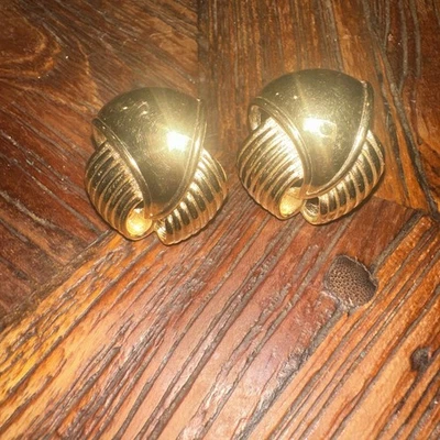 Givenchy Vintage 1980s Large 3D Swirl Glow Round Wing Dome Chunky Clip Earrings - Image 1 of 4