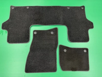 CONJUNTO DE TAPETE INTERIOR LAND ROVER DEFENDER L663 PRETO 2020-2025 - Imagem 1 de 4