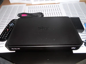 DECODER SKY Q BKACK ESi-160 DVB-T2 REGALO SCHEDA SCADUTA PER CANALI IN CHIARO - Foto 1 di 4