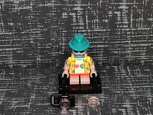 LEGO Minifigure Series 26 71046 Alien Tourist - Picture 1 of 14