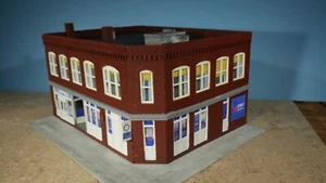 HO Scale Con-Cor CROOKSVILLE BANK BUILDING ( Weathered & Detailed) - Picture 1 of 12