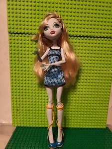 Monster High Lagoona blau Klassenzimmer verrückte Wissenschaftspuppe - Bild 1 von 8