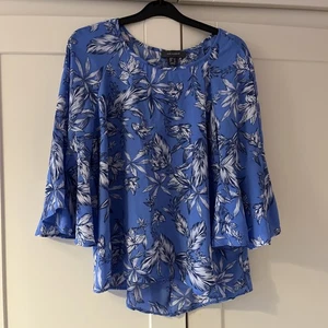 Primark blue Floral Floaty Top Size 14 flute sleeves lovely condition - Picture 1 of 7