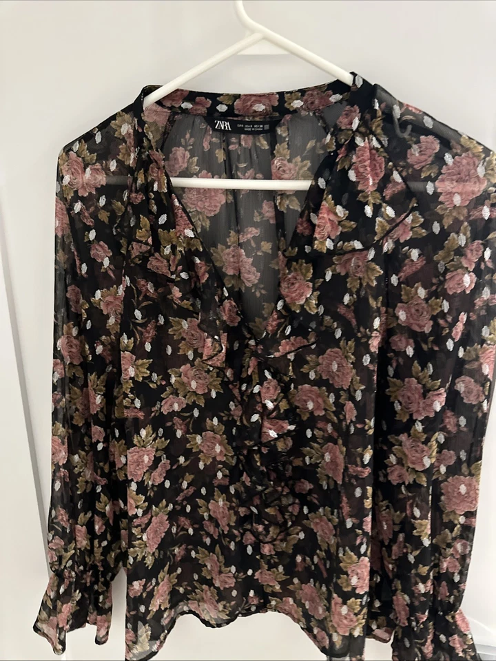 Blusa para mujer Zahra con cuello en V Foto 1 de 4