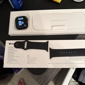 GPS Only Apple Watch Series 10 42 mm noir de jais encre aluminium boucle sport MWWG3LW/A - Photo 1 sur 4
