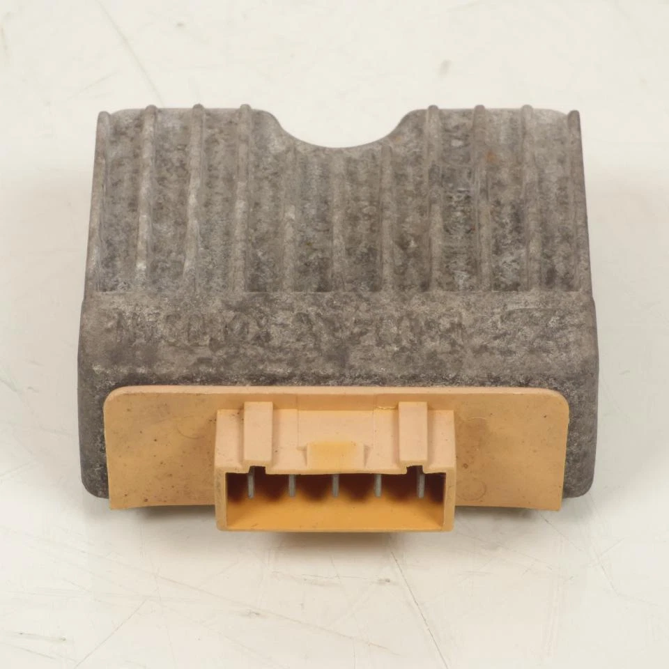 Régulateur redresseur de tension origine pour scooter Piaggio 50 Zip 4T - Photo 1/1