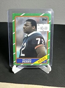 1986 Topps Football - WILLIAM "THE REFRIGERATOR" PERRY #20 (RC) - Chicago Bears - Picture 1 of 2