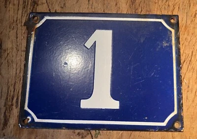 ANTIGUA CASA DE PORCELANA ESMALTADA SOBRE METAL NÚMERO 1 Foto 1 de 2