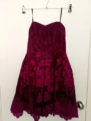 Nuevo vestido de graduación talla 12 Foto 1 de 4