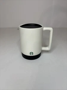 Tazza bianca Starbucks 2023 con fondo e coperchio in gomma | 14 oz - Foto 1 di 6