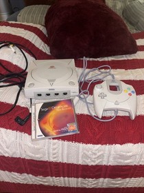 SEGA Dreamcast Console Hooks up w/ Cords 1 Controller & browser Works Great