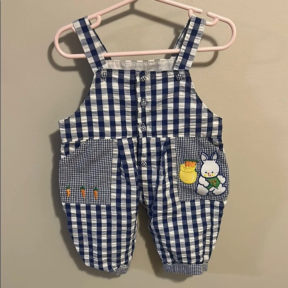 男宝宝缩褶纽扣连体裤。 尺寸 3-6 个月 — 第 1/4 张图片