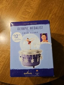 Hallmark Edición Limitada Medallista Olímpico Musical Globo de Nieve Michelle Kwan - Imagen 1 de 5