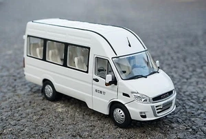 IVECO POWER DAILY 2015 scala 1/24 Modelli auto pressofusi bianchi collezione giocattolo - Foto 1 di 7