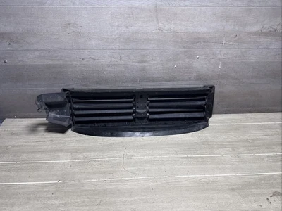 22-24 JEEP GRAND CHEROKEE ACTIVE SHUTTER GRILLE GENUINE OEM - Image 1 of 4