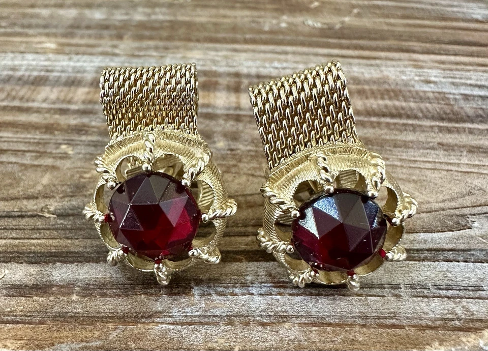 Gemelos Swank Vintage Tono Dorado Malla Envolvente Alrededor con Piedra Lúcida Roja Usados en Excelente Condición Foto 1 de 4