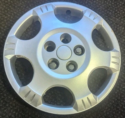 2002-2007 SATURN VUE 16 INCH WHEEL COVER #22661203 - Image 1 of 4
