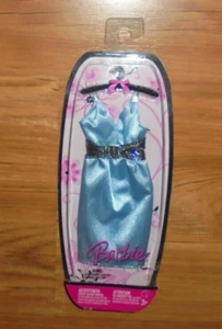 Barbie Fashions Silky Sky-Blue Partykleid mit funkelndem Gürtel Mattel 2007 - Bild 1 von 5