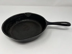 Wagner Unmarked 8 inch Cast Iron Skillet #5 With Double Pour Spouts Flat Bottom - Picture 1 of 9