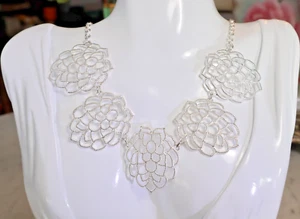 AVON MONARCH PETALS COLLAR NECKLACE (SILVERTONE)  FILIGREE FLORAL/LEAF 21" NIB - Picture 1 of 5