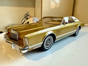 BOS-MODELS BOS326 LINCOLN CONTINENTAL Mk5 COUPE’ GOLD 1/18 - Imagen 1 de 15