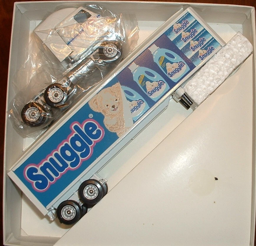 Snuggle Fabric Softener Lever Bros Hammond, IN '93 Winross Truck - Image 1 of 1