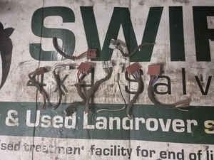 LAND ROVER DISCOVERY 2 TD5 ODER V8 MOTORRAUM SICHERUNGSKASTEN STECKER MIT LOOM - Bild 1 von 3