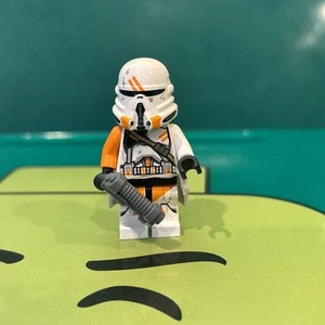 LEGO 75036 - STAR WARS - Airborne Orange Clone Trooper / Mini Figure - Picture 1 of 2