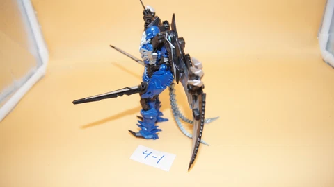 Transformers Strafe 2014 AoE Age of Extinction Movie Deluxe w/ swords Cover