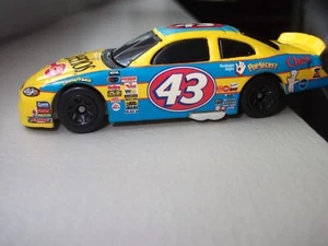NASCAR JOHN ANDRETTI #43 CHEERIOS RICHARD PETTY INC. 2001 Dodge Intrepid 1/64 - Picture 1 of 8