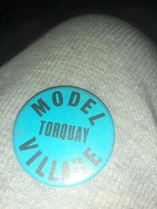 Insignia vintage de pueblo modelo Torquay - Imagen 1 de 3