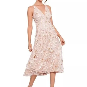 NWT Xscape Womens Gold Metallic 3D Floral Appliqué Evening Gown Dress SIZE 2 - Picture 1 of 8