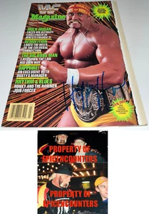 RARE! HULK HOGAN SIGNED WWE WWF VINTAGE MAGAZINE W/PROOF W/COA PSA JSA GUARANTEE - Picture 1 of 3