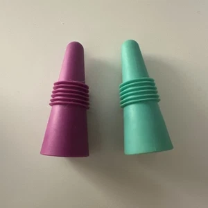 Houdini Set 2 Tappi Bottiglie Vino Acciaio Inox Gomma Verde e Viola - Foto 1 di 4