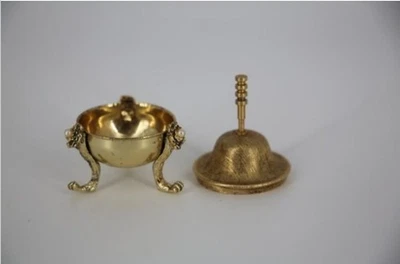 Soporte de sacarina campana tono dorado ornamentado vintage 3 patas 2,75 pulgadas de alto azucarero Foto 1 de 4