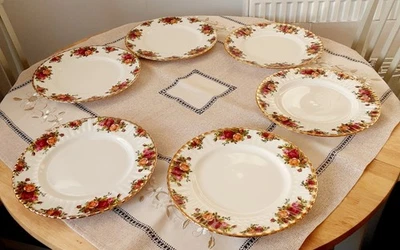 ROYAL ALBERT OLD COUNTRY ROSES SIX DINNER PLATES - Image 1 of 4