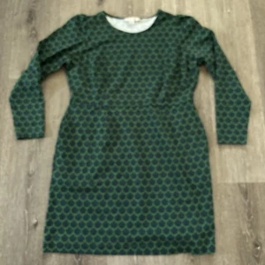 Boden Women’s 12P Penelope Green Carnation Cotton Long Sleeve MIDI Dress - Picture 1 of 12