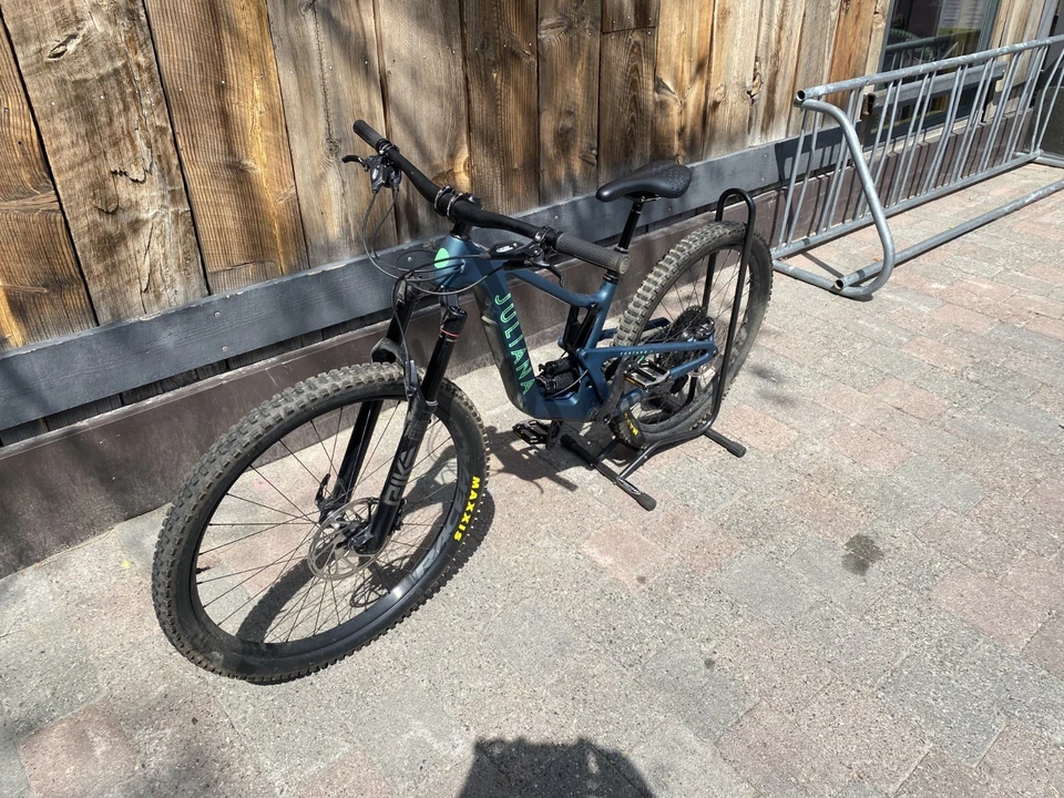 Juliana Furtado Mountain Bike - Image 1 of 4