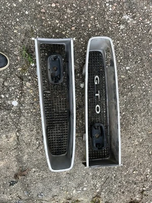 66 Pontiac GTO 1966 original GM parrillas delanteras izquierda y derecha Foto 1 de 4