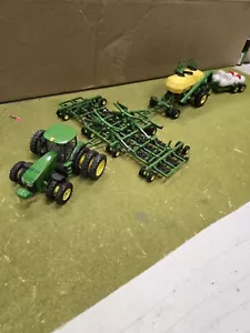 1/64 ERTL JOHN DEERE 1895 Air SEEDER SET /8400R TRACTOR/ FARM - Picture 1 of 11