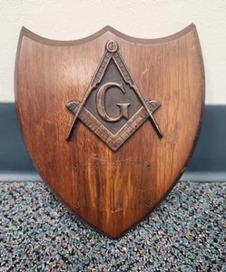 Placa de madera y latón masónica antigua vintage de masones libres - Imagen 1 de 5