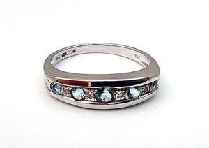 Anillo de la eternidad de oro blanco de 9 quilates con 4 diamantes blancos glorioso topacio azul Reino Unido talla O - Imagen 1 de 6