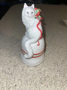 Vintage weiße Katze Weihnachtsglocke That Works Enesco Figur 1988 rot, grün, weiß - Bild 1 von 7