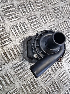 MERCEDES E220 SECONDARY AUXILIARY WATER PUMP A0005002686 W213 DSL SALOON 2017 - Image 1 of 4
