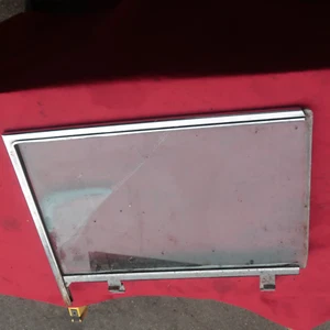 1956 Cadillac 4 Door Left Front Door Window Glass Frame Chrome Lift - Foto 1 di 3