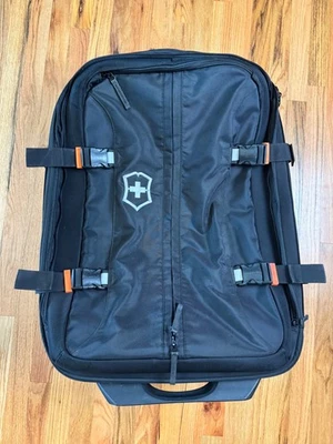 VICTORINOX Swiss Army CH-97 2.0 28" Expandable Rolling Luggage Suitcase w/Lock - Image 1 of 4