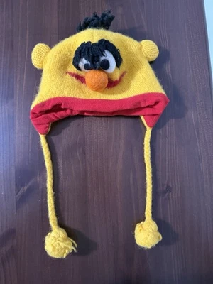 手工芝麻街伯特针织冬帽羊毛衬里耳扣流苏 — 第 1/2 张图片