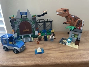 LEGO Juniors Jurassic World T-Rex Breakout 10758 *Missing Tail* - Picture 1 of 6