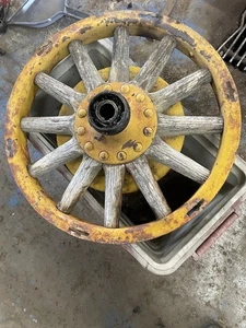 1928 Buick rear wheel and brake drum - Bild 1 von 9